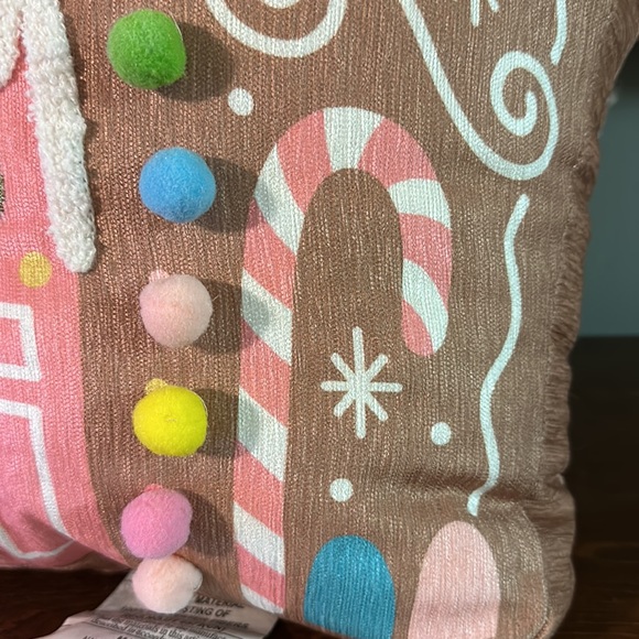 NWT cupcakes and cashmere Pastel GINGERBREAD HOUSE DECORATIVE THROW PILLOW - Picture 6 of 8